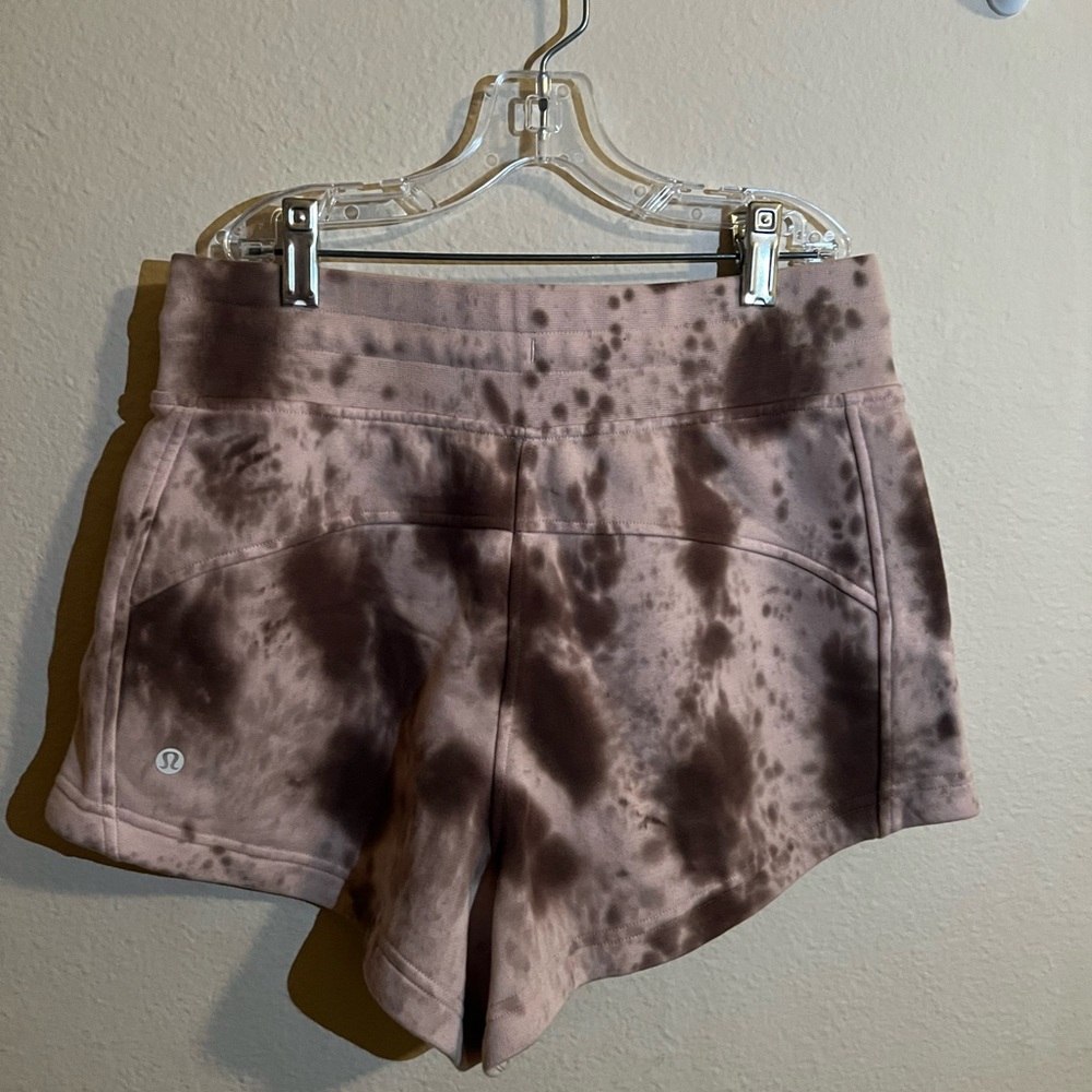 NWT lululemon inner glow short